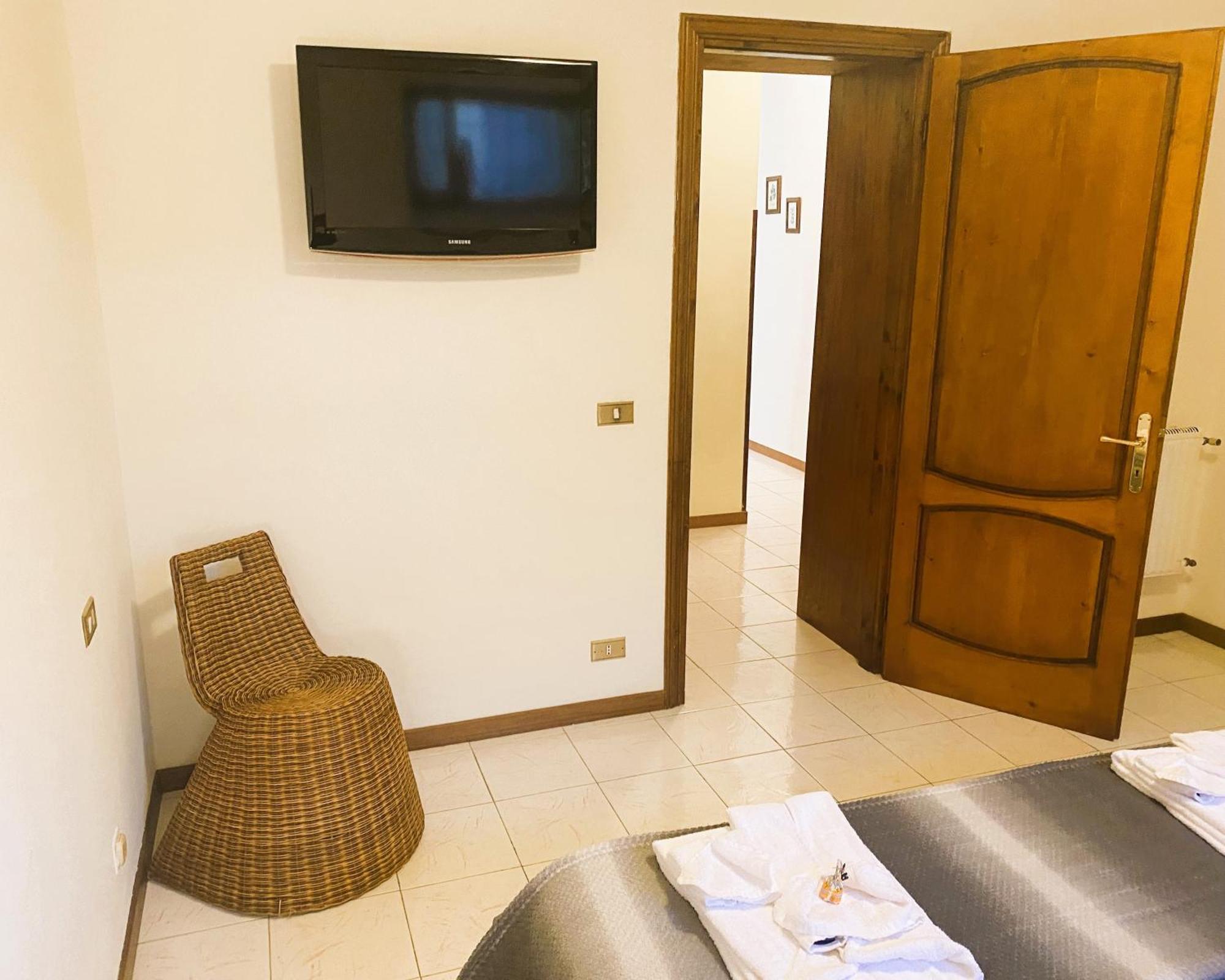Chiara House Apartment Barga Exterior photo